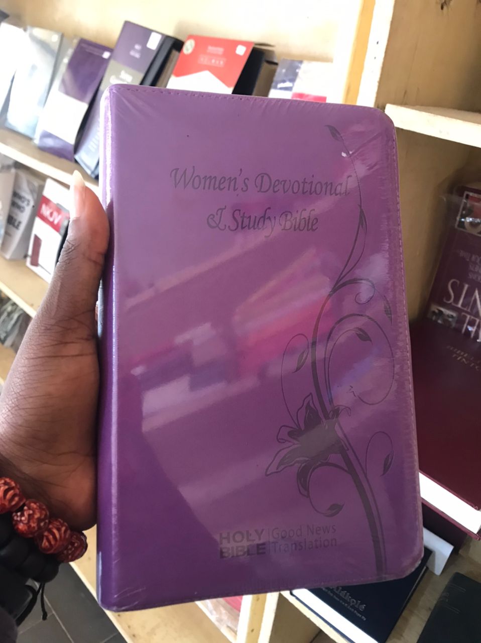 Women Devotional Bible GNT