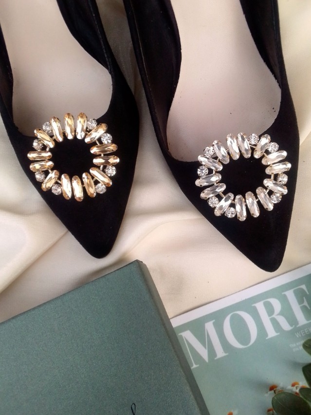 Crystal wreath shoe clips