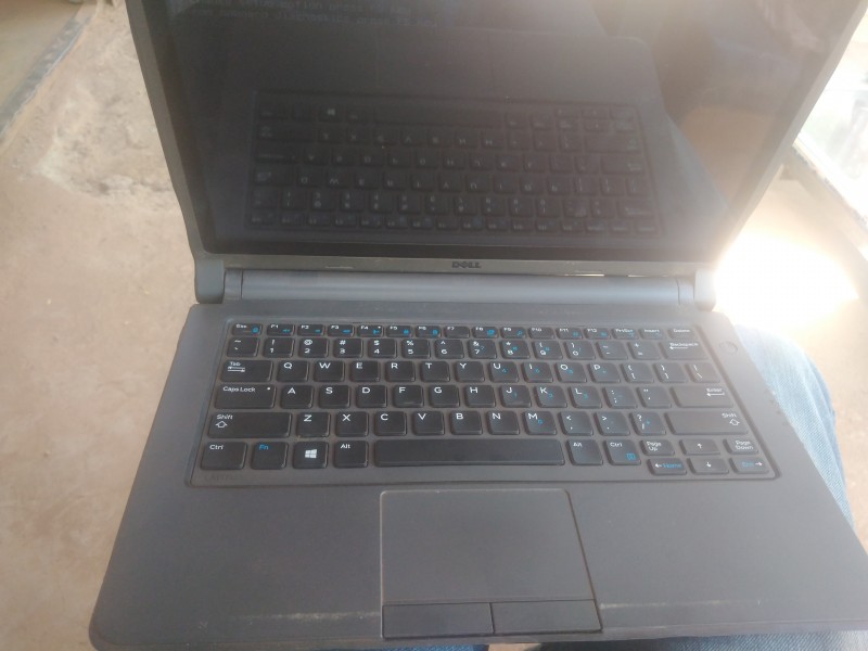 DELL LAPTOP SLIGHTLY USED