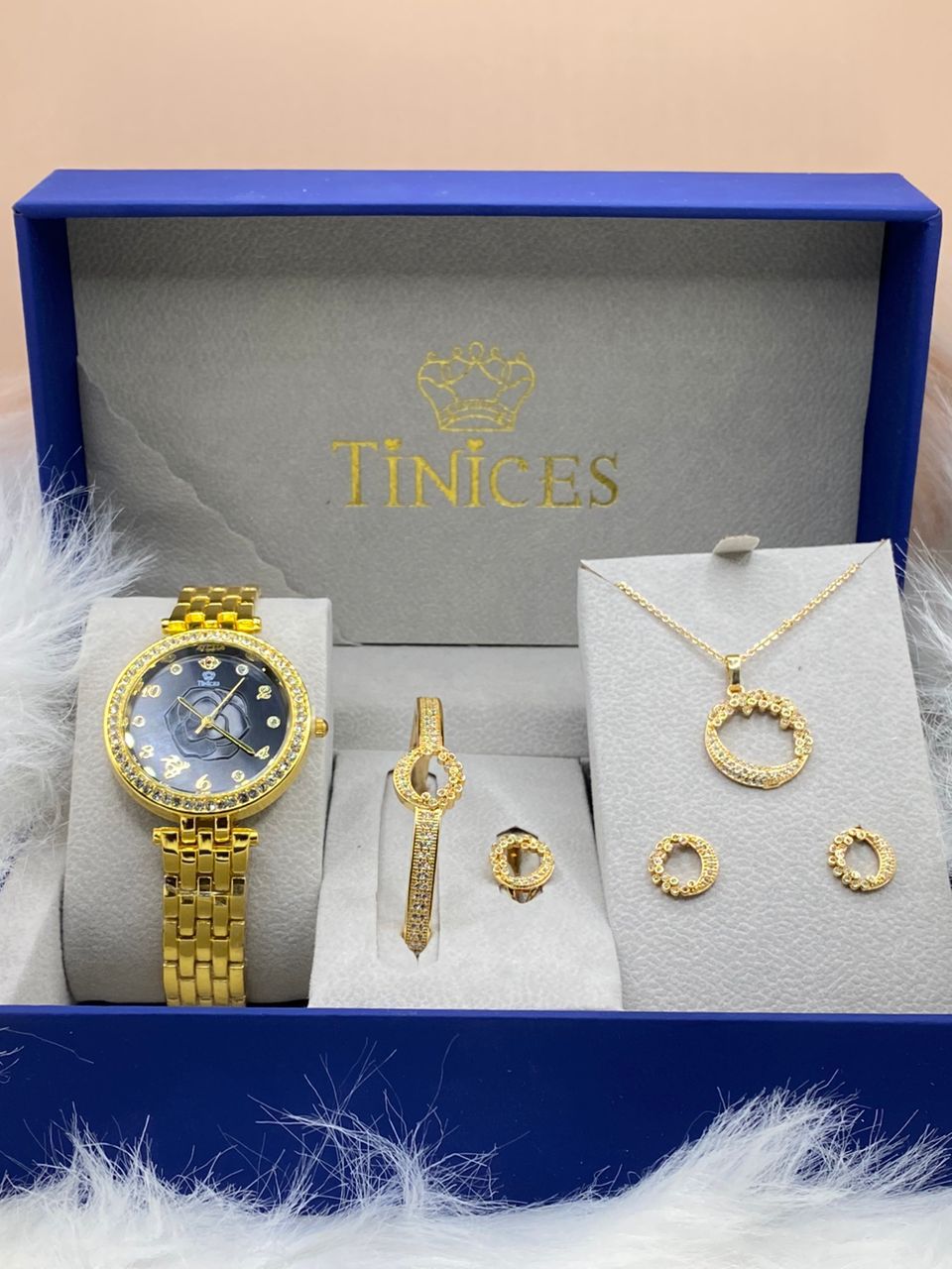 Complete Sets of Wrist Watch, Bangle, Pendant and Earrings⌚️