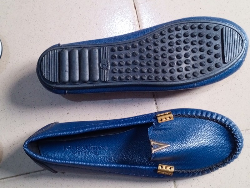 Ladies' flat shoes