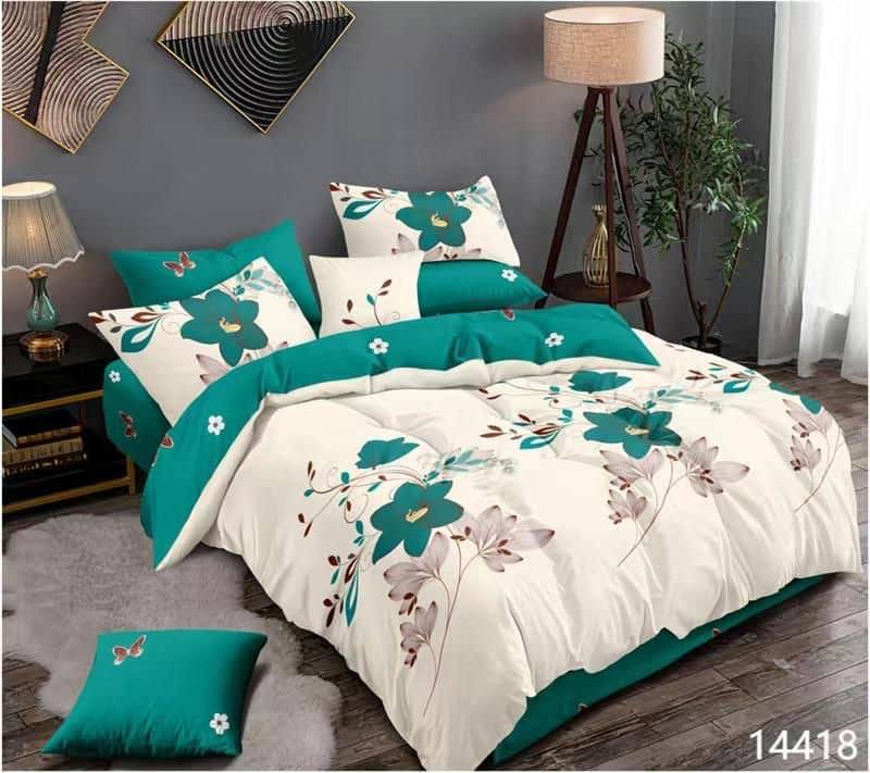 Duvet set (1 bedsheet, 4 pillowcases and a heavy reversible duvet)