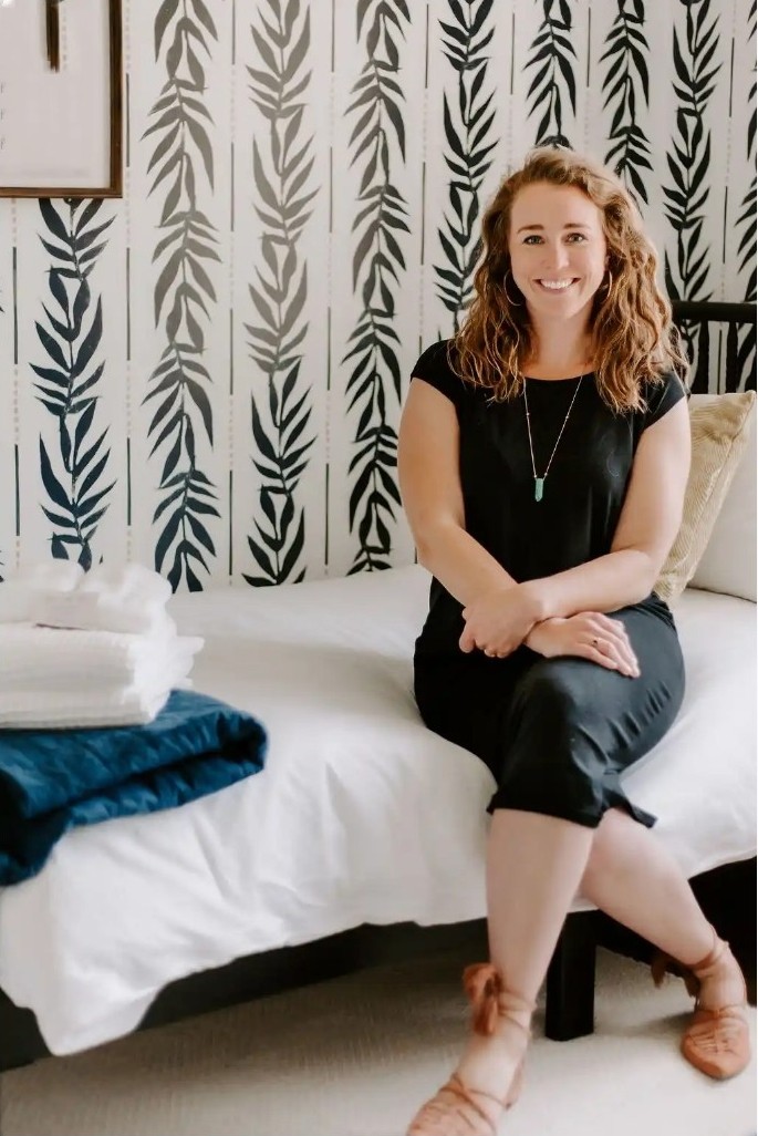 EARNED $205,000-A-YEAR SIDE HUSTLE AFTER TURNING AIRBNB SIDE HUSTLE....