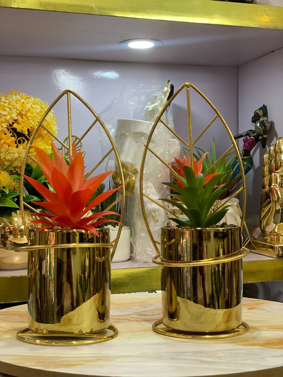 Leaf cage flower