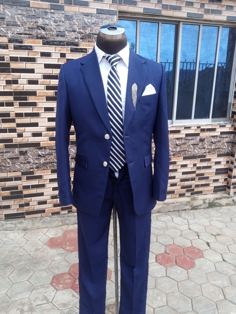 2 buttons navy blue suit