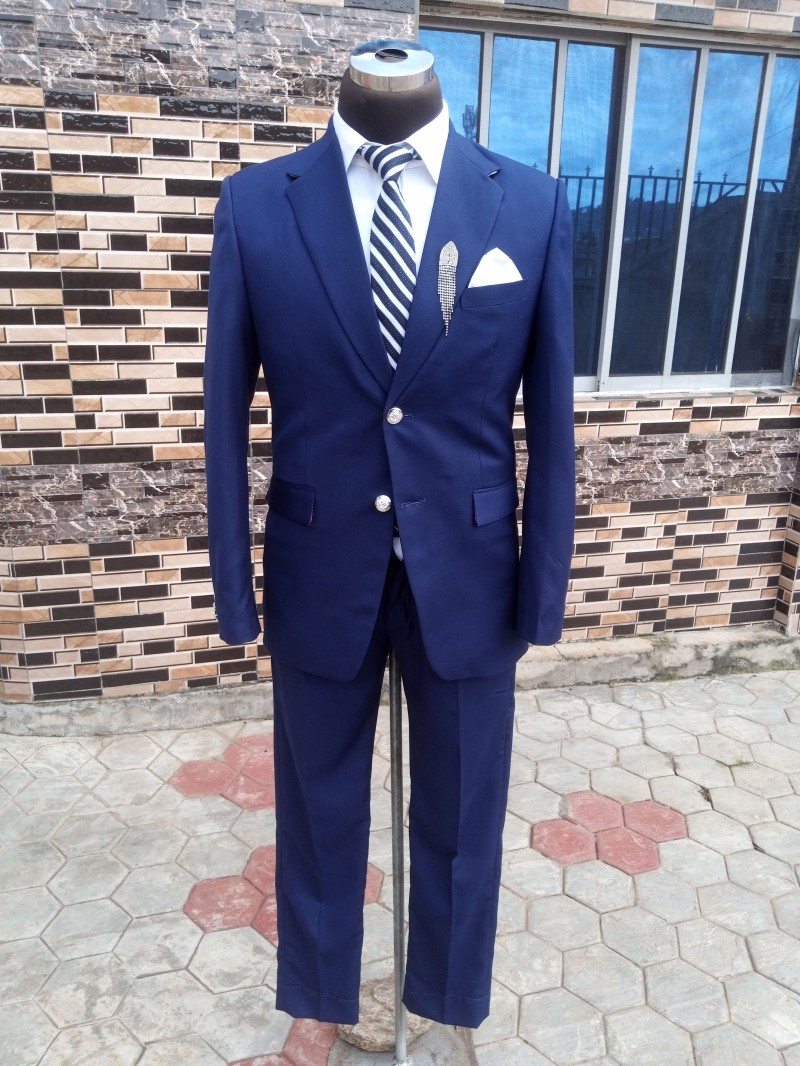 2 buttons navy blue suit
