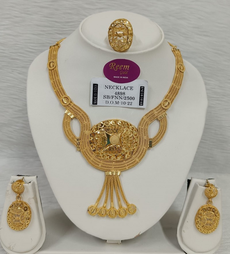Fancy goldplated necklaces set