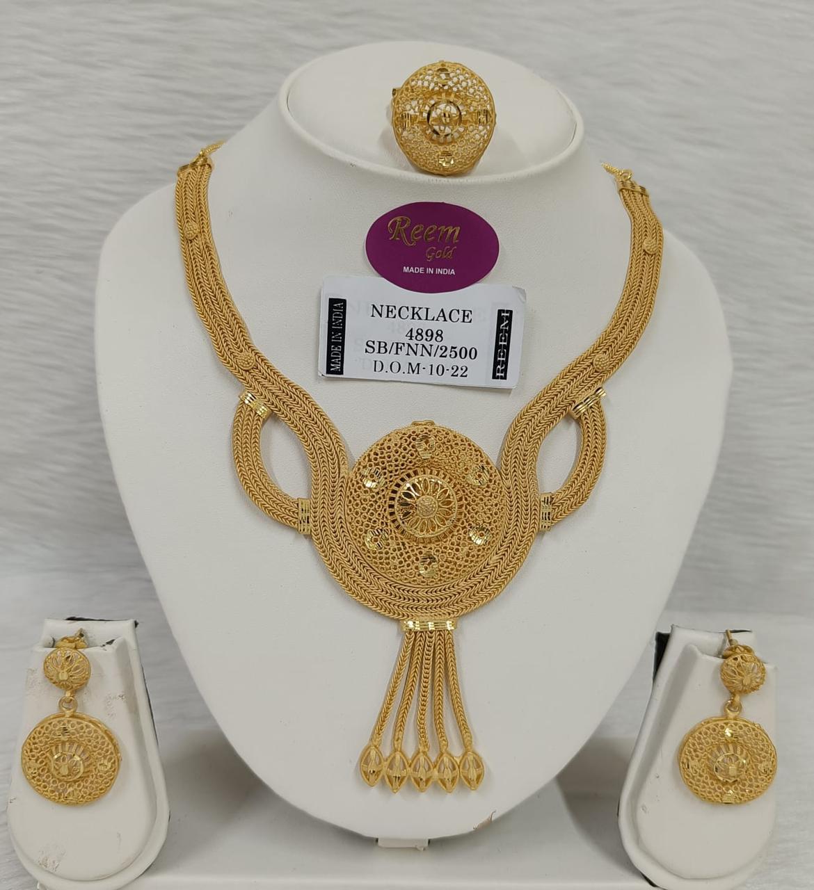 Fancy goldplated necklaces set