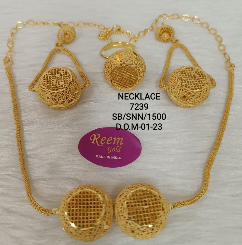 Gold-Plated ball necklace