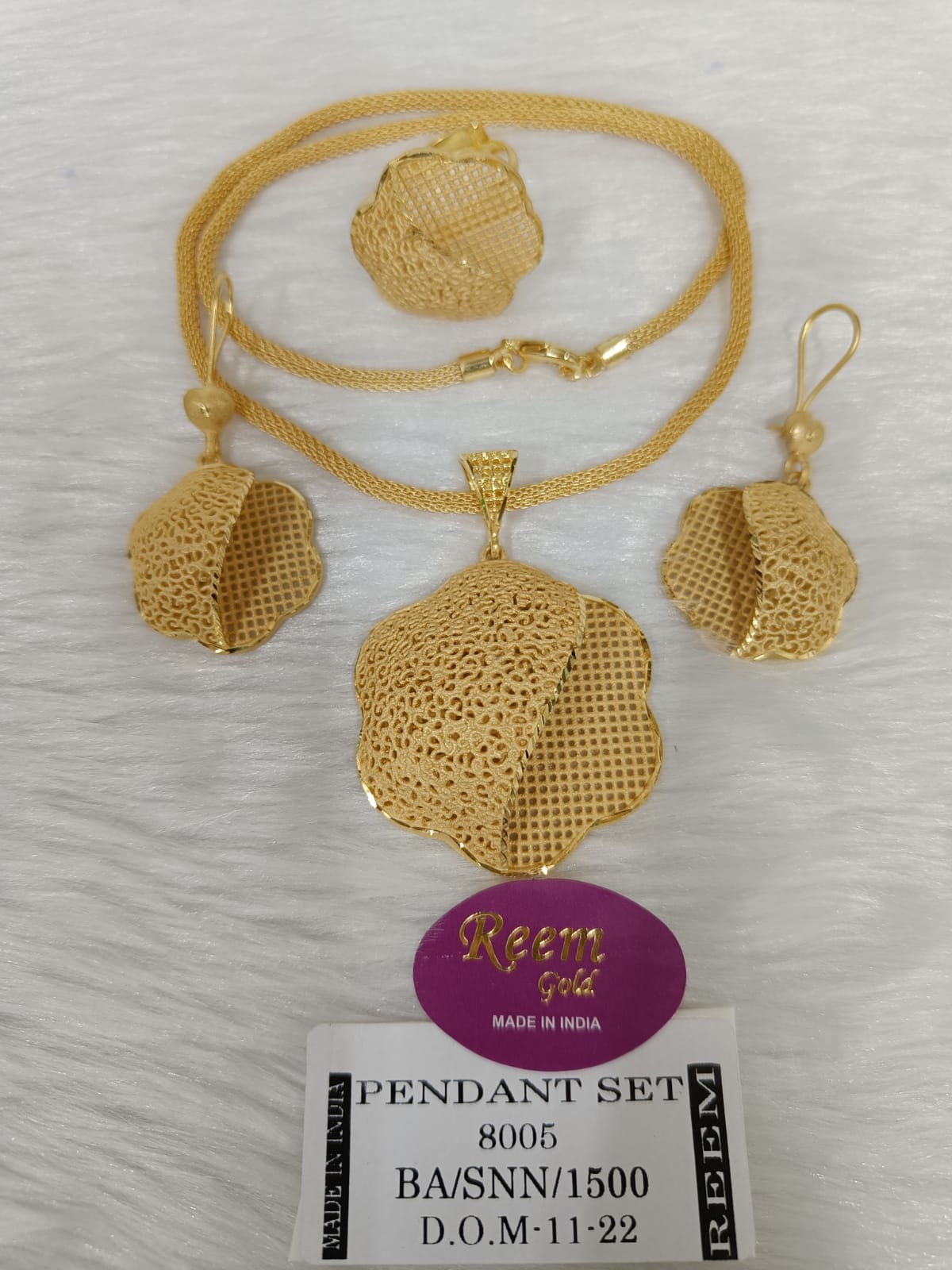 Gold-plated pendant sets