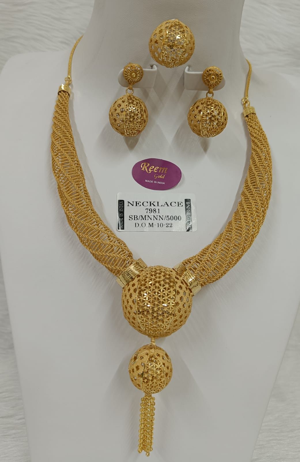 Handmade gold-plated necklaces