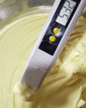 HOW TO CHECK AND ADJUST THE PH LEVEL OF SKINCARE PRODUCTS
