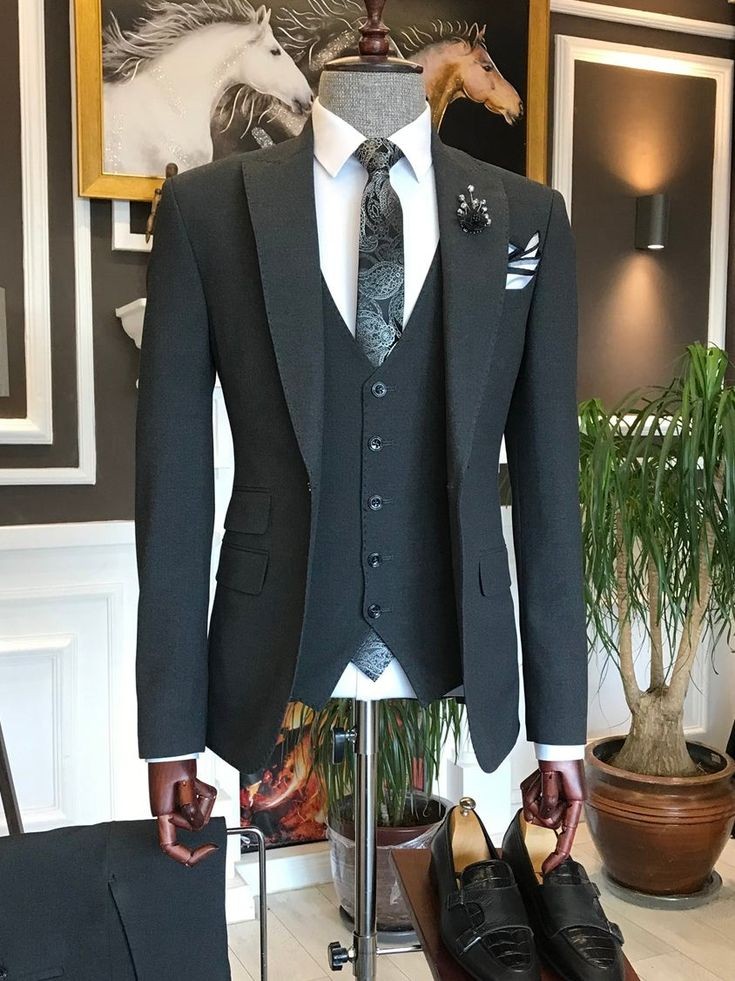 Bold lapel double vent and double side pocket tuxedo suit for men's wedding