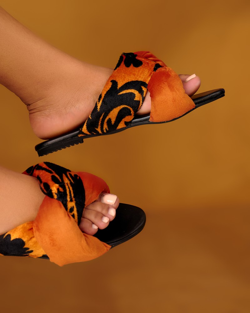Uyai Slides