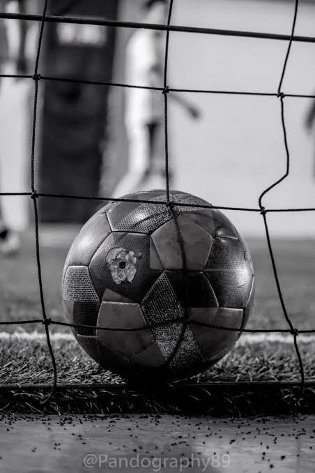 FOOTBALL ESSENTIALS (Ultimate guide to dribbling)
