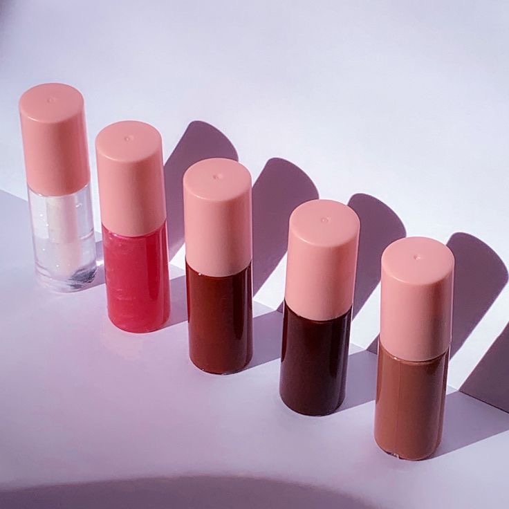 Aesthetic lip glosses