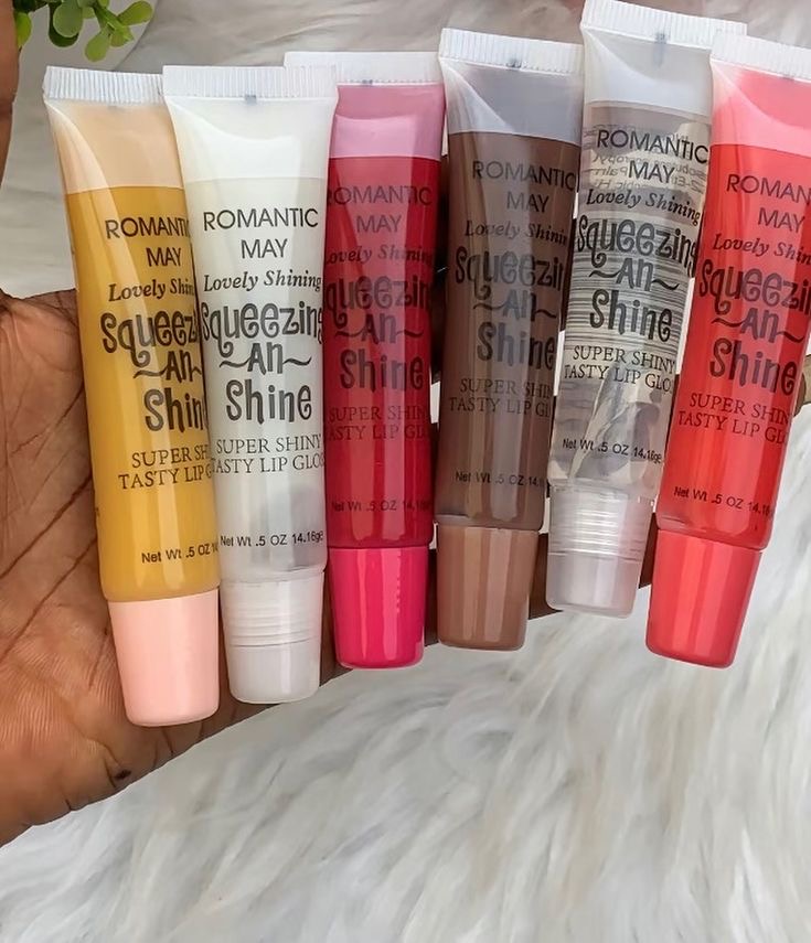 Squeeze and shine lip gloss