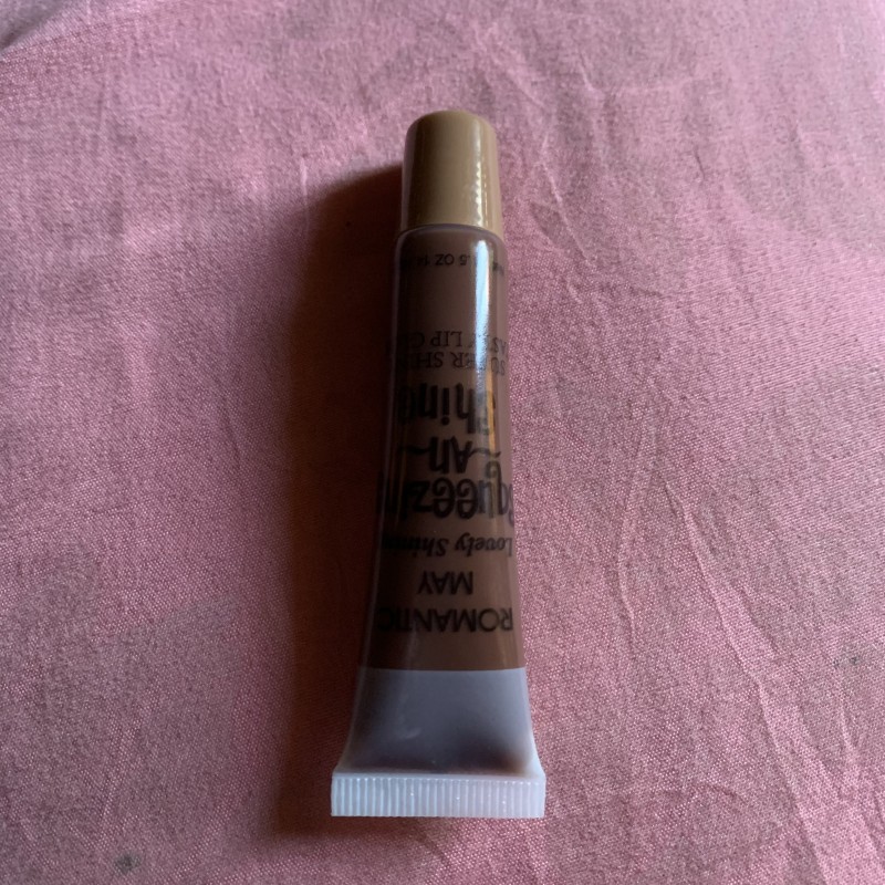 Squeeze and shine lip gloss
