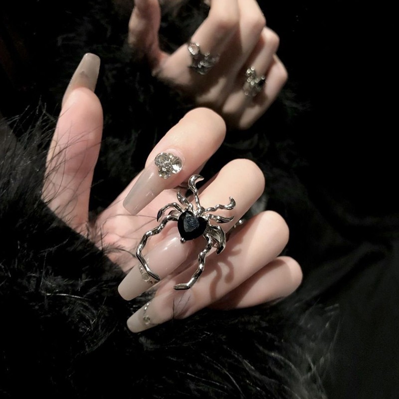 Bague "Black Widow"- Édition cœur noire
