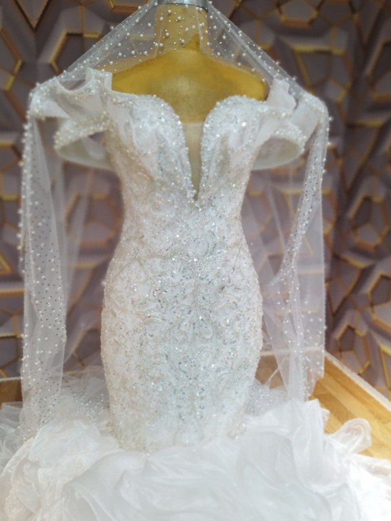 Exquisite Mermaid Wedding Gown with Luxe Detailing + Complete Bridal Bundle & Free Shipping