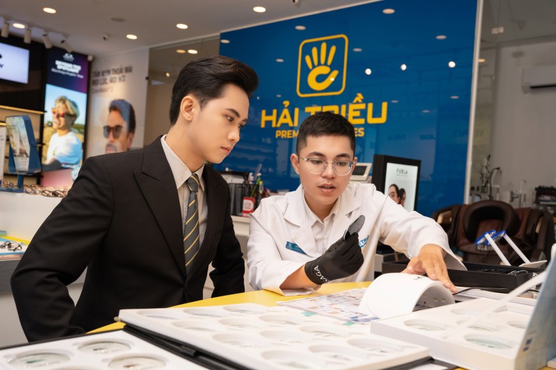 Tròng kính Essilor tại Kính Hải Triều: Đa tính năng, chuẩn giá