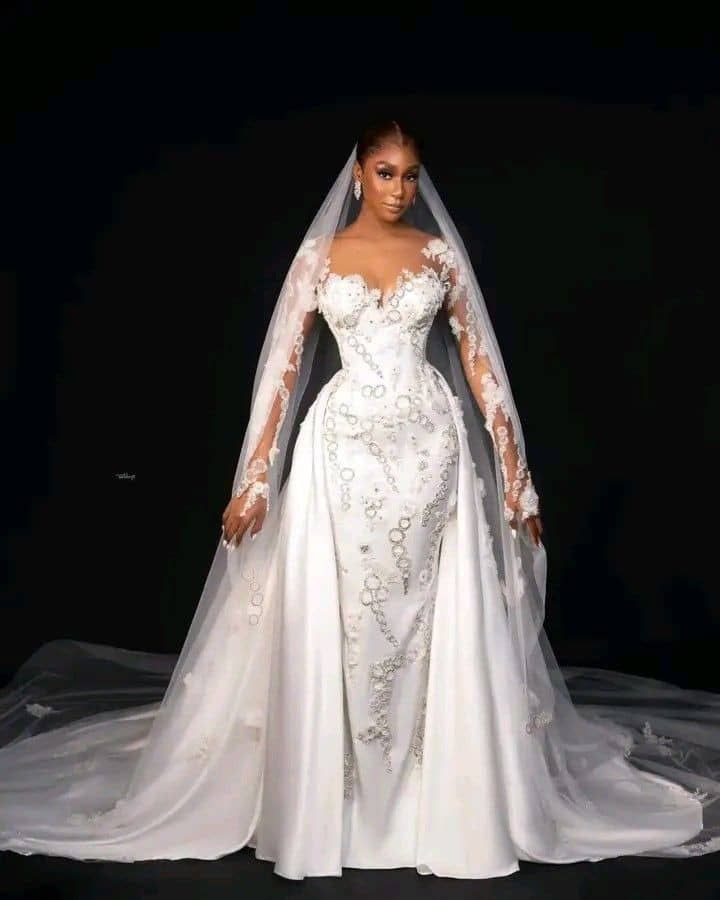 Corset Wedding/bridal Dress (With Detachable Train and Veil)