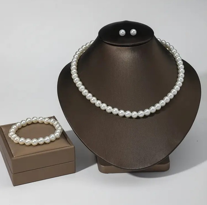 Pearl Fashion set of three. Female pearl set handmade by BESTY'S GLITZ