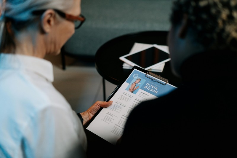How to Write a Resume that Gets Interviews + 5 FREE Templates