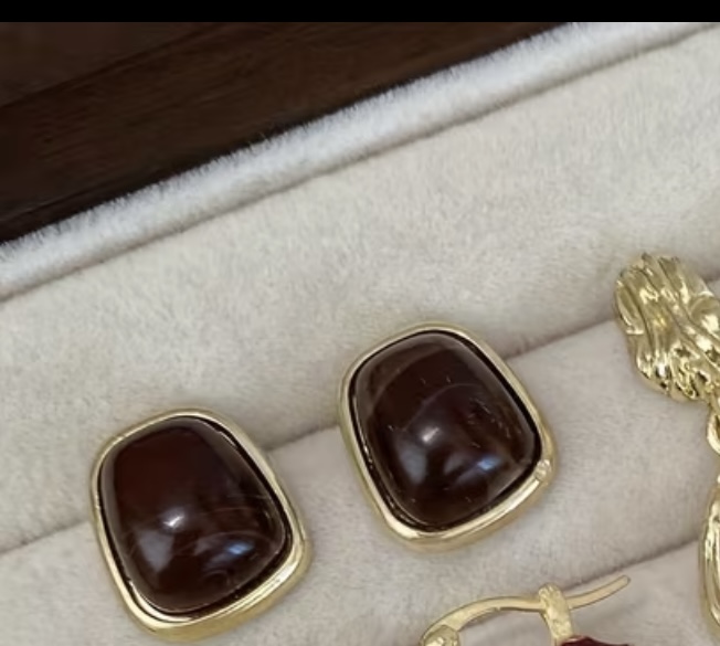The Amber Gold Collection 🍂🌰⚱️