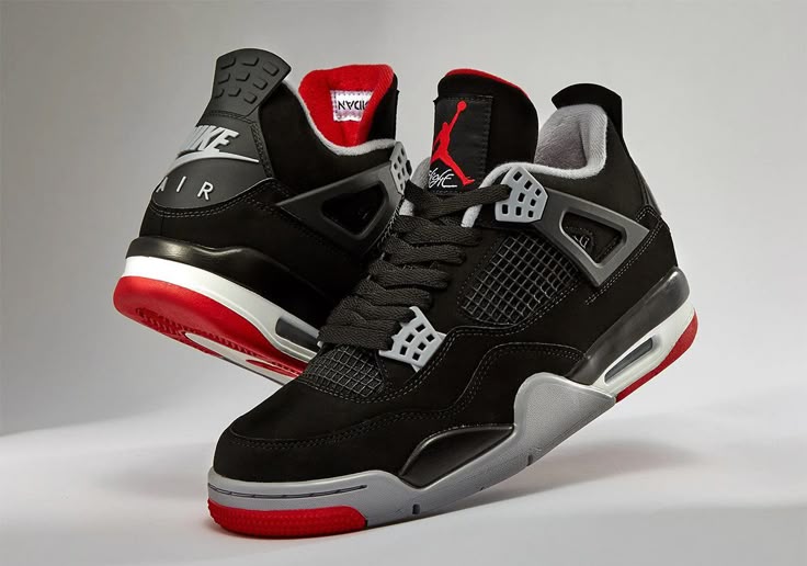 Air Jordan 4 Bred