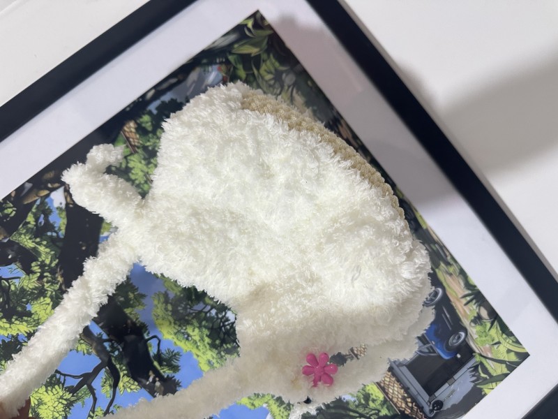 Medium fluffy hand bag