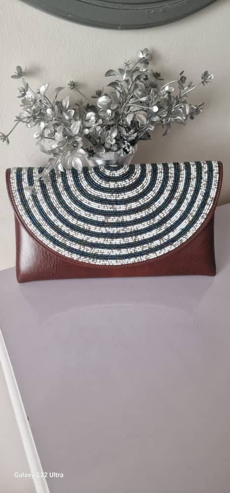 White & Dark Green Curve Beaded Clutch