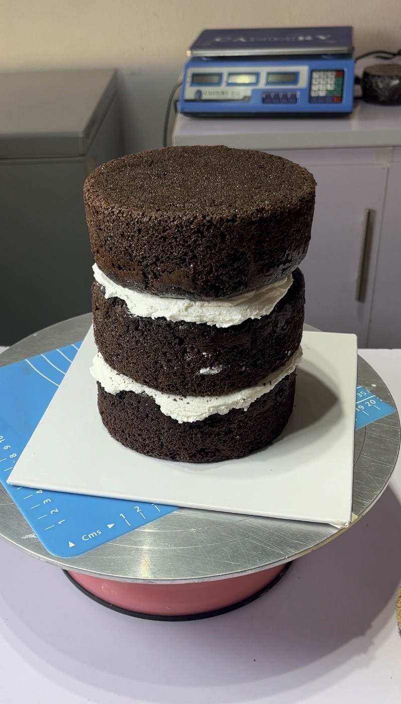 DECADENT CHOCOLATE CAKE COURSE