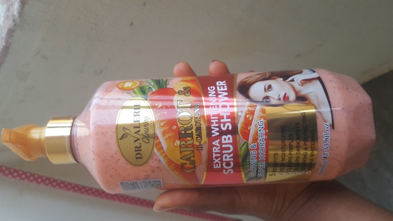Dr Valerie Carrot & B- Carotene Extra Whitening Scrub shower