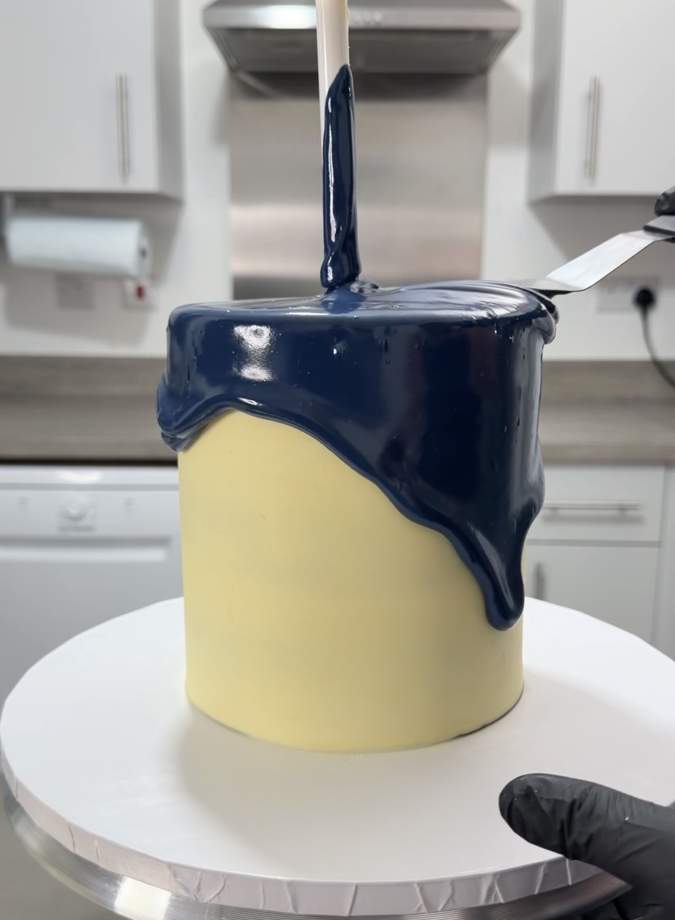 CHOCOLATE GANACHE ESSENTIAL GUIDE