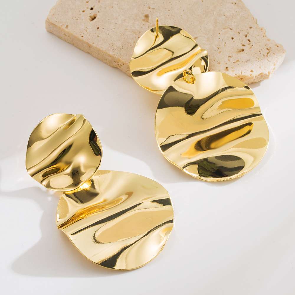 Atmospheric round gold earrings