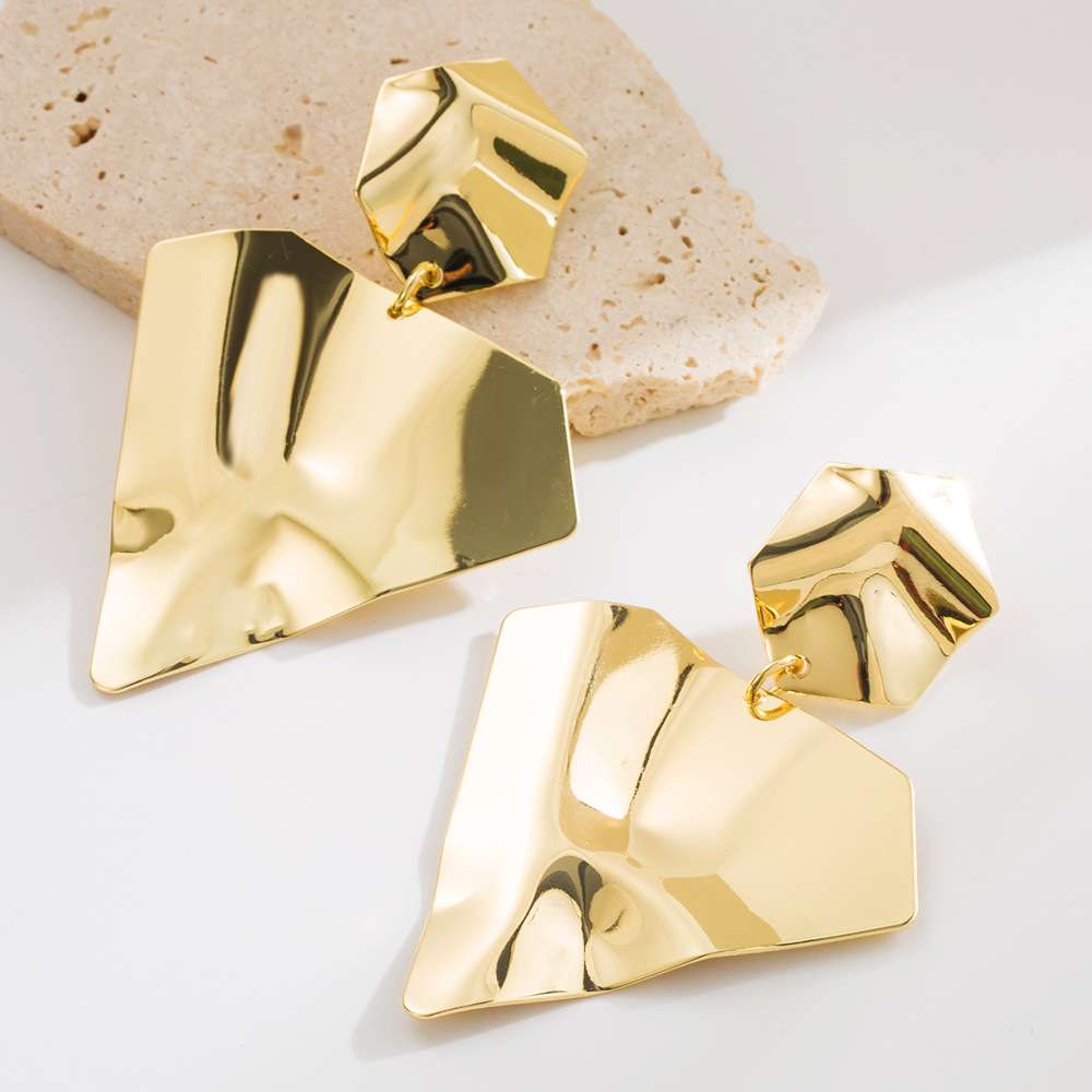 Atmospheric round gold earrings