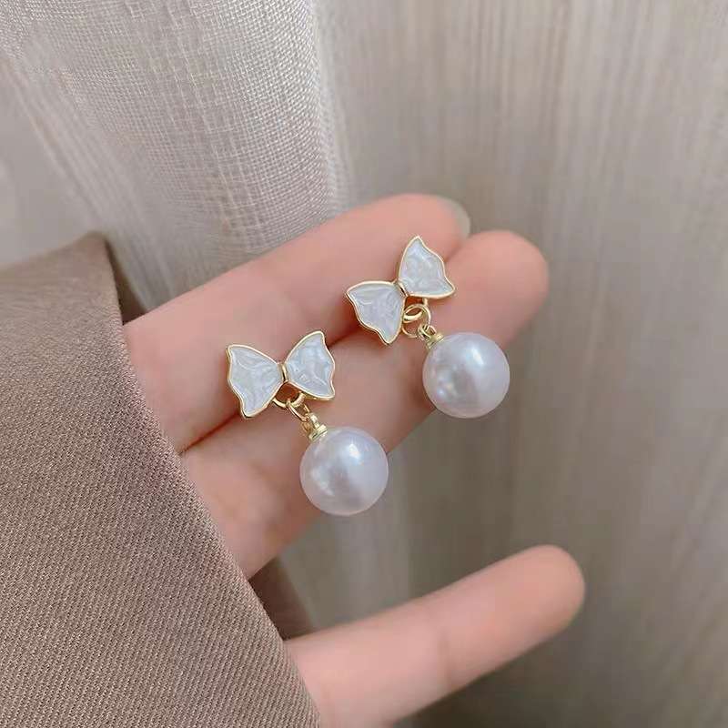 Exclusive pearl earrings