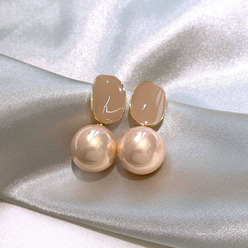 Exclusive pearl earrings