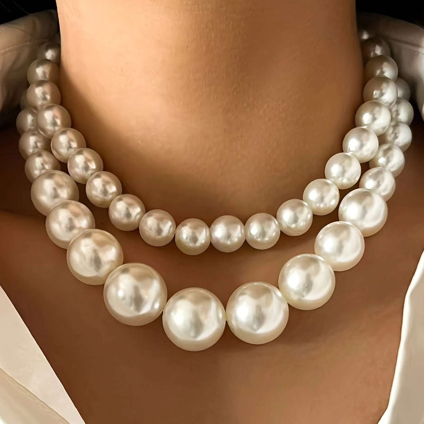 Exclusive pearl necklace